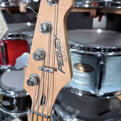 Vintage USA-Made 1995 Peavey Fury Series 4-String Bass Guitar in Gloss White (JC) image 2