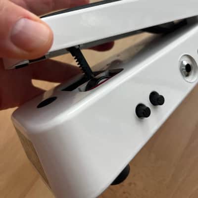 Dunlop 105Q Cry Baby Bass Wah 1999 - Present - White image 6