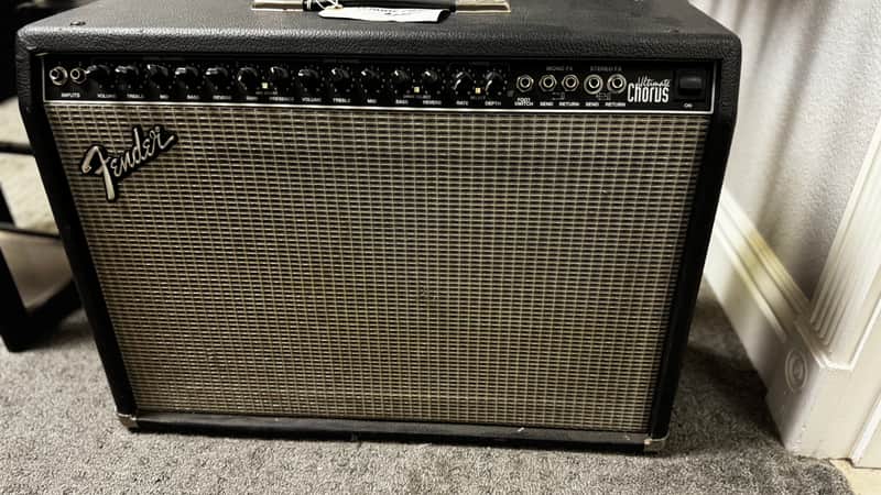 Fender Ultimate Chorus 2x12” Stereo Combo Amp – 2x65W Solid State Powerhouse! image 1