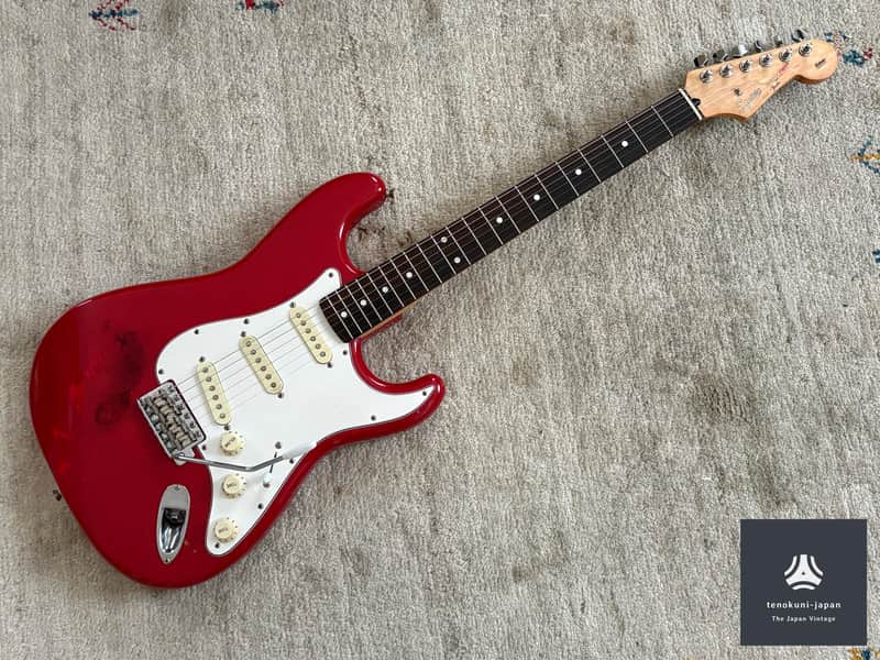 Squier SST-33