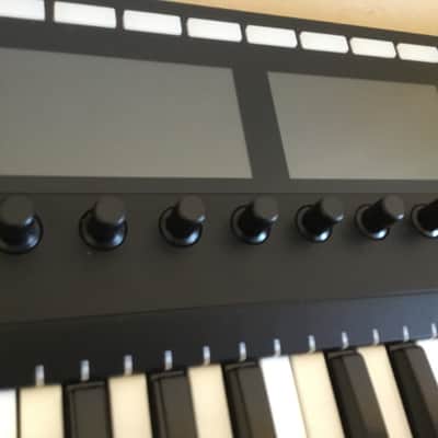Native Instruments Komplete Kontrol S49 Mk2 2021 - Black + K13+ Decksaver + Hardcase Swam Flight S49 image 4