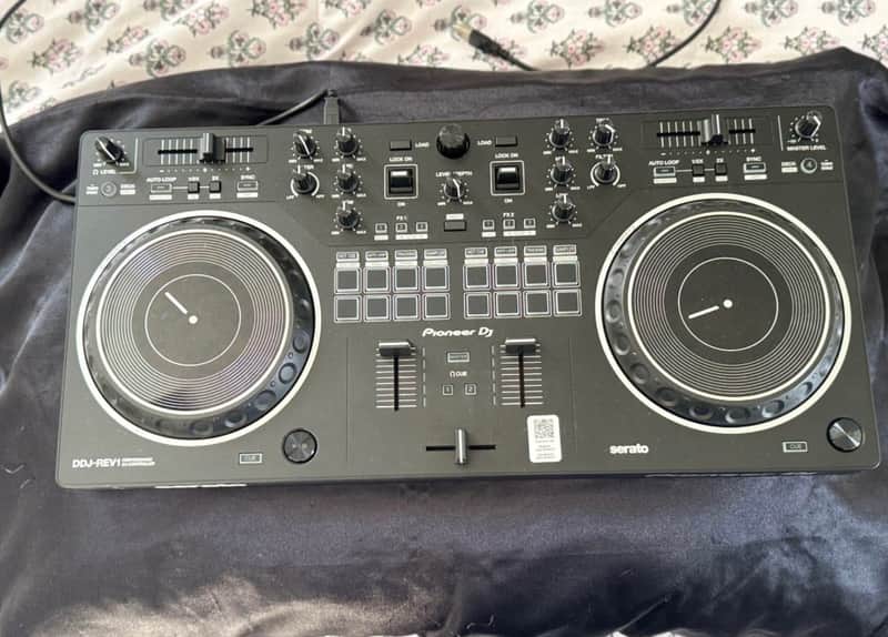 Pioneer DDJ-REV1 2-Channel DJ Controller 2022 - Present - Black image 1