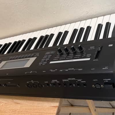 Korg TR61 61-Key Music Workstation Keyboard 2000s - Black image 7