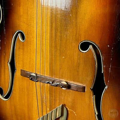 Gretsch Synchromatic model 6037 from 1952 in sunburst finish with case image 6