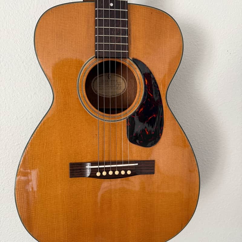 Guild F-20 Troubador