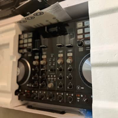 Native Instruments Traktor Kontrol S4 2024 black image 2