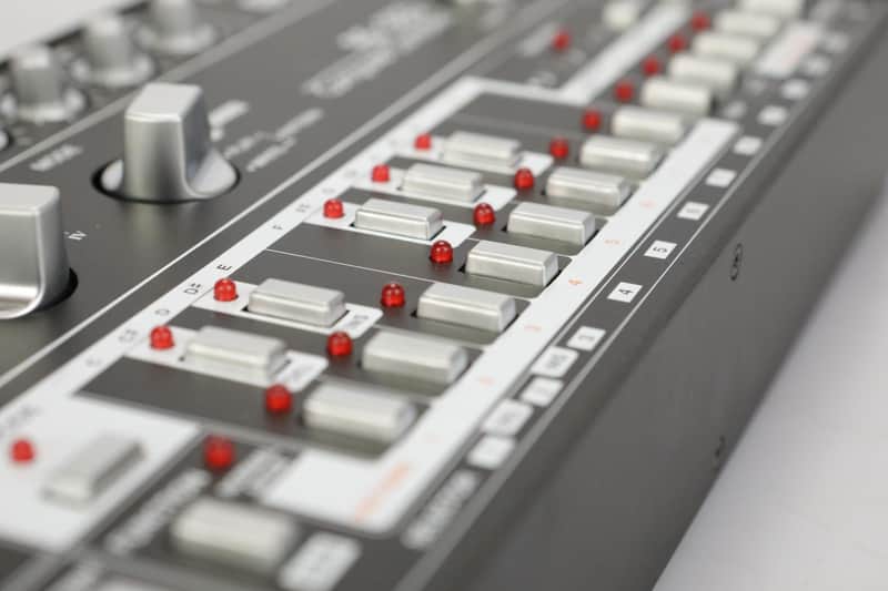 Din Sync RE-303 Bass Line Analog Synth Roland TB-303 Replica Black