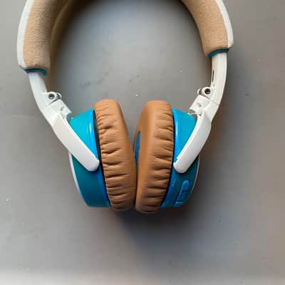 Bose Soundlink On Ear Bluetooth Headphones image 5