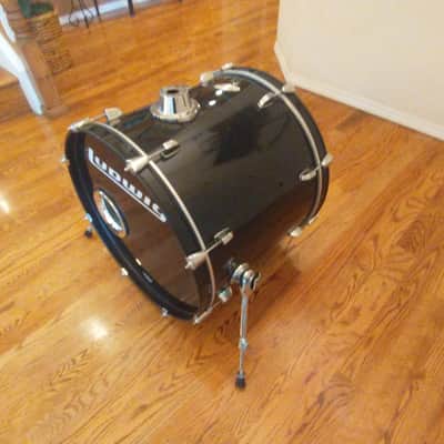 Ludwig Accent series 22 round x 18 inch bass drum gloss black kickport cone very clean! image 5
