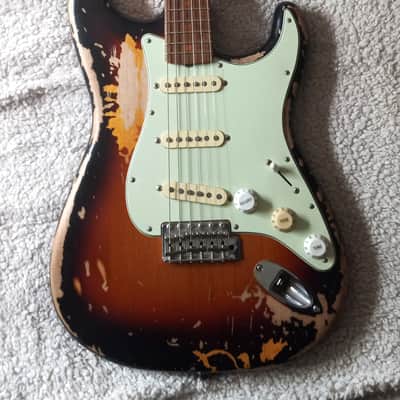 Fender Mike McCready Signature Stratocaster 2023 - Present - 3-Color Sunburst Relic image 2