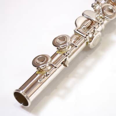 YAMAHA Yamaha YFL-411 Silver-Body Flute [012890] (06/15) image 7