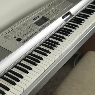 Yamaha DGX 500 Portable Grand Keyboard w/ bench image 3