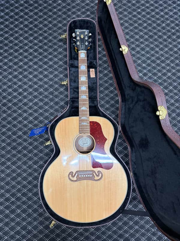 Gibson SJ-200 Studio Walnut 2020 - 2022 - Antique Natural