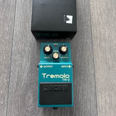 Boss TR-2 Tremolo (Silver Label) 1997 - Present - Green image 4