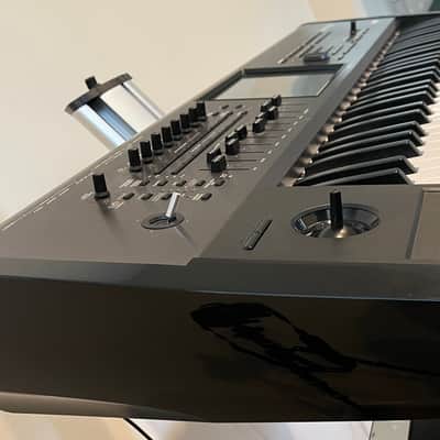 Korg Kronos 61 - Excellent image 9