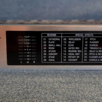Behringer Virtualizer DSP 1000 - Silver image 2