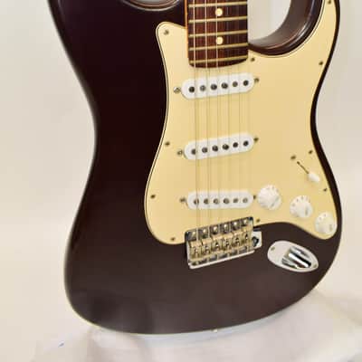 2003 Fender Highway One Stratocaster Electric Guitar, Rosewood Fingerboard, Crimson Red Transparent w/ Case imagen 3