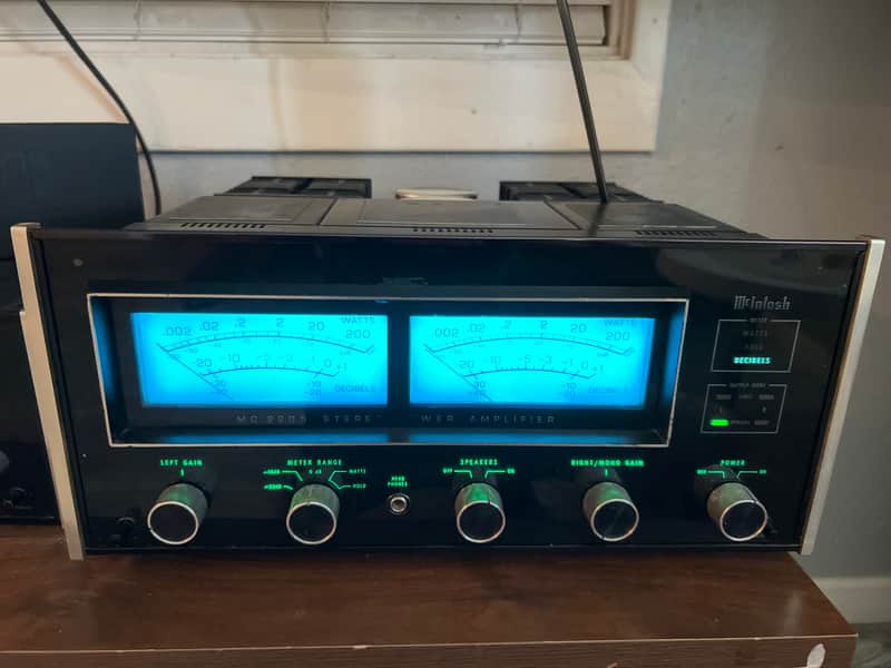 McIntosh MC2205 200-Watt Stereo Solid State Power Amplifier 1975 - 1981 - Black