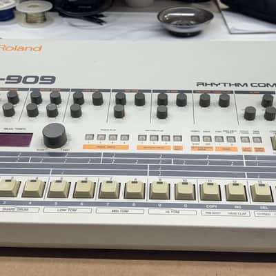 Roland TR-909 110v Rhythm Composer Analog Vintage Drum Machine TR909 image 9