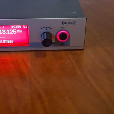 Sennheiser Sennheiser EM100 G3 True Diversity Receiver – 516–558 MHz – Professional Audio image 2