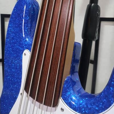 G&L USA JB-5 2017 - Unlined Fretless Quartersawn Neck Blue Metal Flake image 14