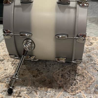 Gretsch Brooklyn Silver Mist Duco image 5