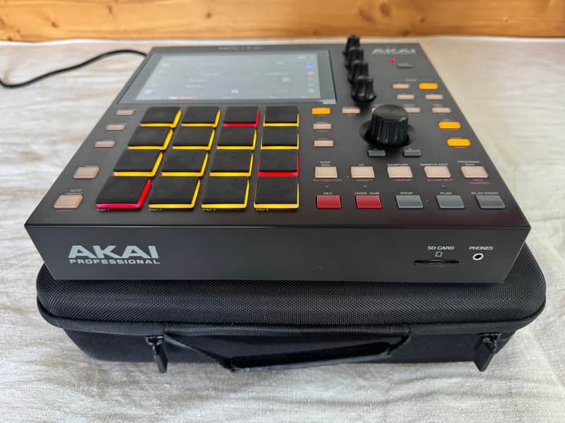 Akai MPC One Standalone MIDI Sequencer 2020 incl. Case image 1