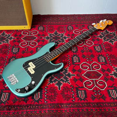 Mojo Dojo – Faded Sherwood Green Metallic Precision Bass – AV II Neck – DiMarzio Model P – American Classic Body – Pro Setup – Great Player image 11