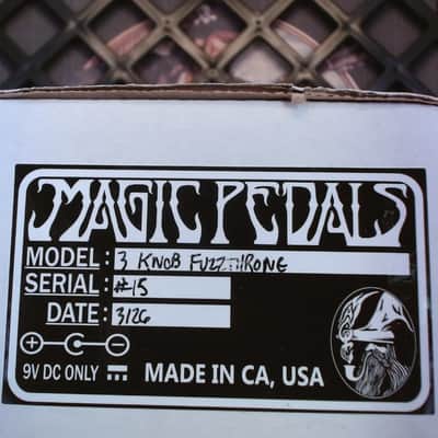 MAGIC PEDALS -3 knob Fuzz Throne- 2026 -#15 Diablo Red Special edition image 9