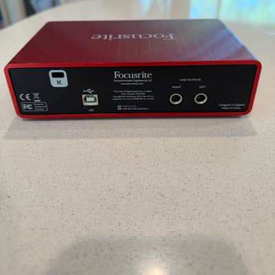 Focusrite Scarlett 2i2 2nd Gen USB Audio Interface 2016 - 2018 Red / Black image 3