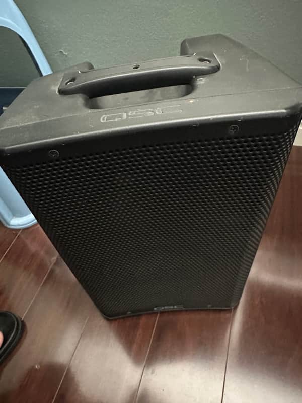 QSC CP8 2-Way 1000-Watt 8" Active Loudspeaker 2018 - 2020 - Black image 1