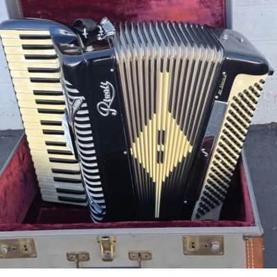 1950’s Sonola Rivoli Piano Accordion 41/120 image 3