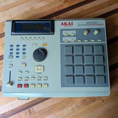 Akai MPC2000XL