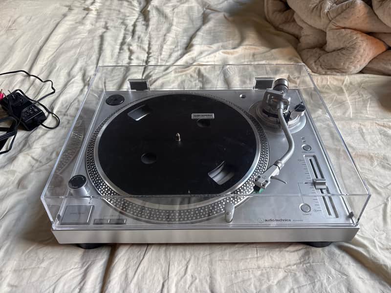 Audio-Technica AT-LP120XUSB Turntable