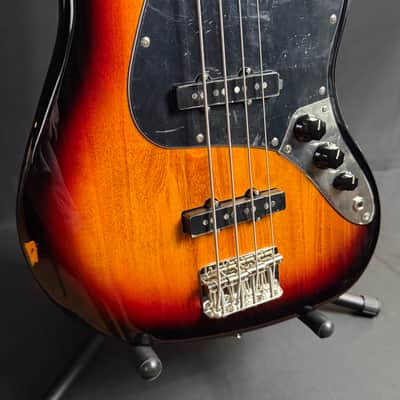 Squier Classic Vibe 70's Jazz Bass 4-String Bass Guitar 3-Tone Sunburst Finish image 6
