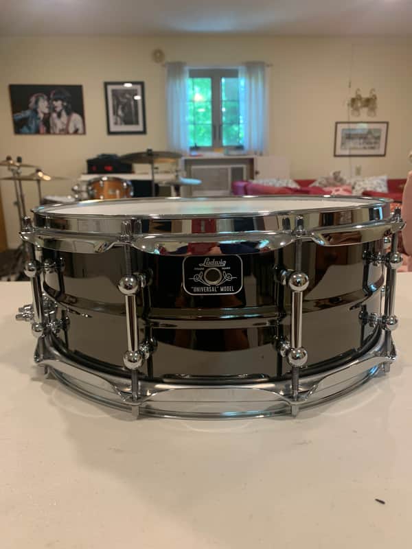 Ludwig LU6514C Universal Brass 5.5x14" Snare Drum with Triple Flange Hoops 2022 - Present - Black Nickel over Brass with Chrome Hardware image 1