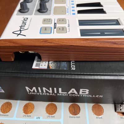 Arturia MiniLab 25-Key MIDI Controller 2014 - 2016 - White imagen 5