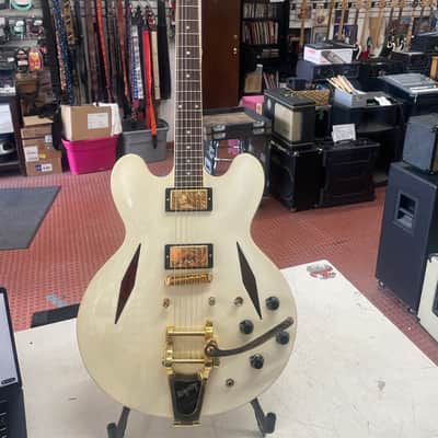 Gibson Diamond Dot Es335 arch ele guitar 2008 - White pearl image 1