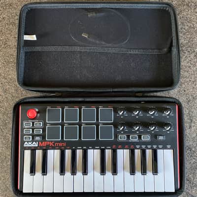 Akai MPK Mini 25-Key MIDI Controller 2012 - 2014 with carry case