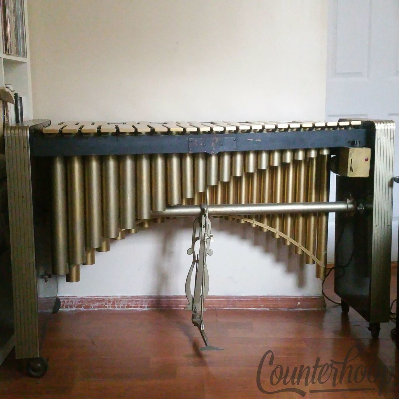 Deagan 1100 Aurora II Vibraharp Gold Anodized Bars Vibraphone Vibes Milt Jackson — main photograph