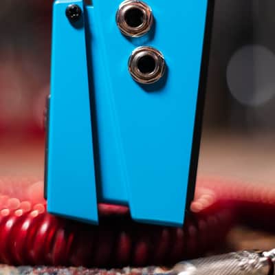 Boss VB-2w Waza Craft Vibrato Guitar Effects Pedal image 5