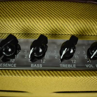 Victoria 35210 Amplifier image 6