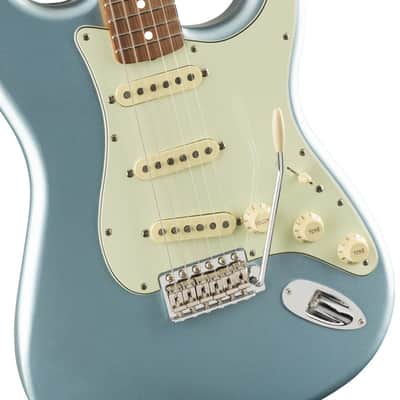 Fender Vintera ’60s Stratocaster - Pau Ferro Fingerboard – Ice Blue Metallic - 0149983383 image 2