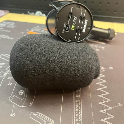Shure SM7dB Cardioid Dynamic Microphone with Built-In Preamp 2023 - Present - Black image 3