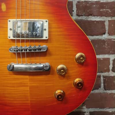 Vintage V100MR-CS Icon Series Single Cut 2010s - Distressed Cherry Sunburst image 2
