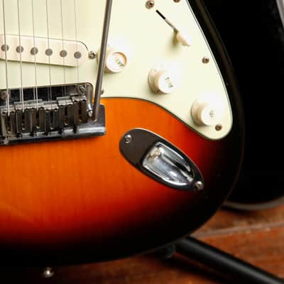 Fender American Deluxe Stratocaster 3-Colour Sunburst Electric Guitar 2006 Pre-Owned image 7