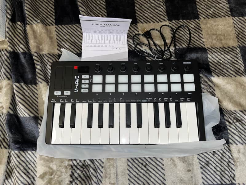 M-vave M-VAVE 25 Keys 16 Backlit Drum Pads MIDI Keyboard 2025 - Black image 1