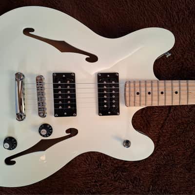 Squier Affinity Starcaster 2020s Olympic White With Duck Beak Headstock