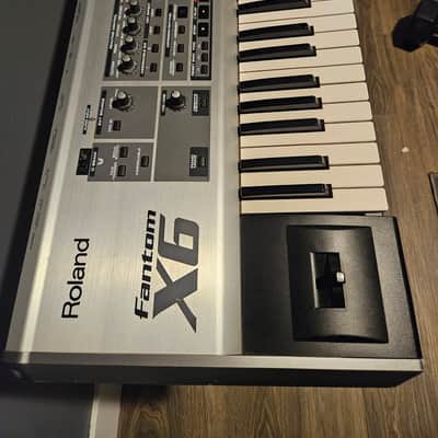 Roland Fantom-X6 61-Key Workstation Keyboard 2004 - 2008 - Silver