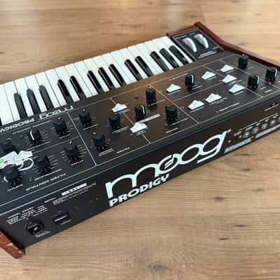 Immagine Moog Prodigy 32-Key Monophonic Analog Synthesizer (Serviced / warranty) - 4